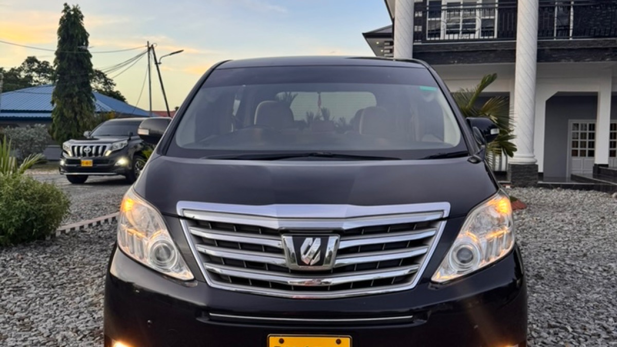 Toyota Alphard  2013