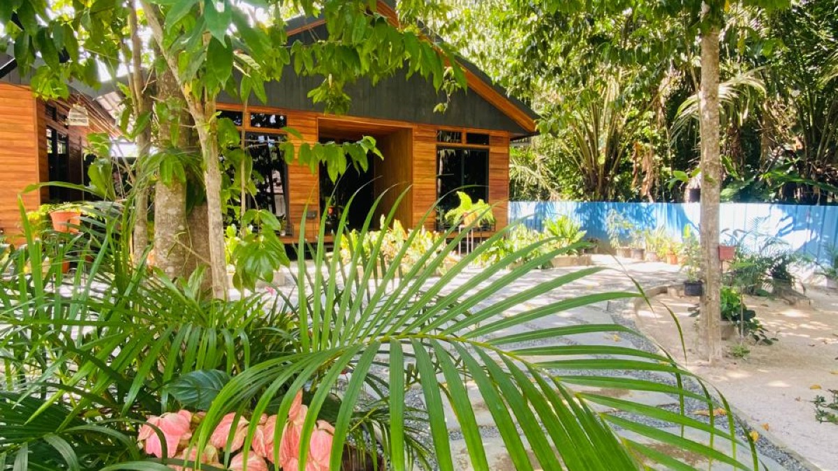 Octopus Resort tuin en zwembad overzicht appartementen